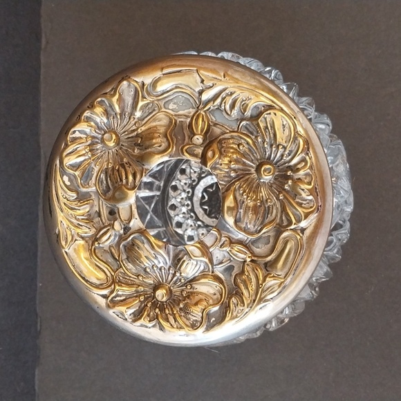 VICTORIAN BOUDOIR Vanity Jar / Hair Receiver & Silver Plate Repousse FLORAL LID - Picture 3 of 7